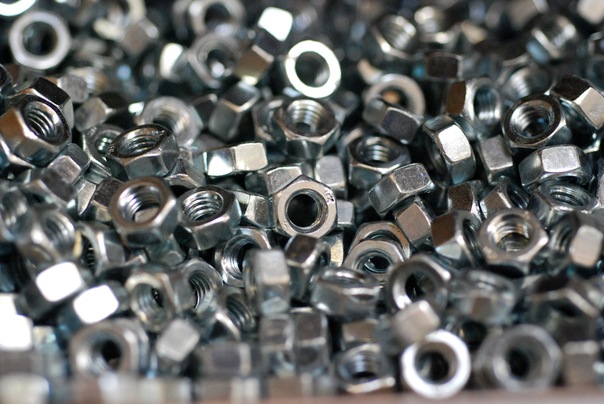 www.steelzone.spb.ru/metizi.html